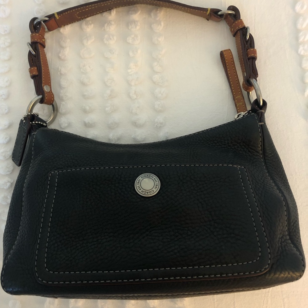 Authentic Coach C06S-8E99 Chelsea Pebble Leather Bag